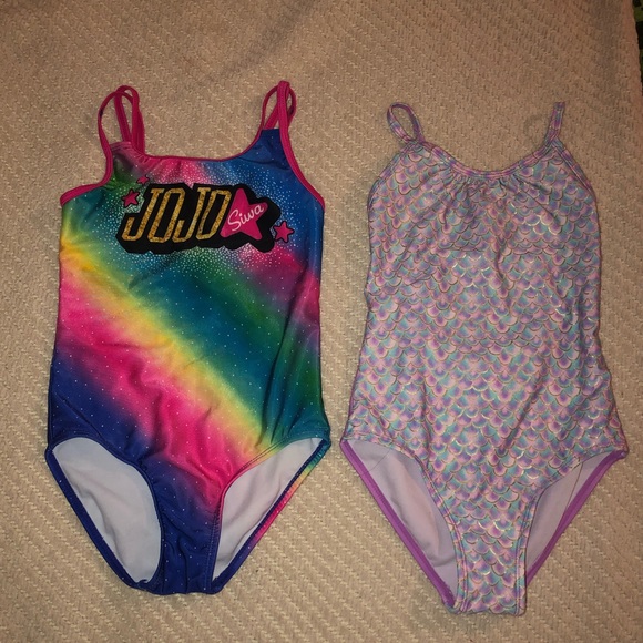 jojo siwa in a bathing suit